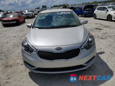 Piąte zdjęcie samochodu w środku: 2016 KIA FORTE LX VIN:KNAFX4A6XG5550767 - miniatura