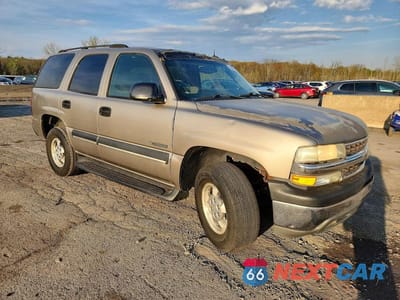 Czwarte zdjęcie samochodu z boku: 2003 CHEVROLET TAHOE C1500 VIN:1GNEC13ZX3R135877 - miniatura