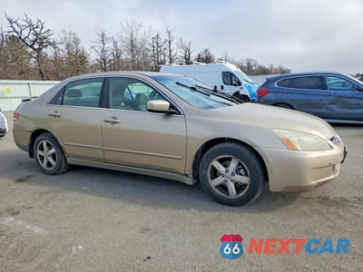 Czwarte zdjęcie samochodu z boku: 2004 HONDA ACCORD EX VIN:1HGCM56864A062001 - miniatura