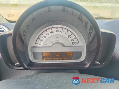 Zdjęcie 9 z 12 samochodu: 2012 SMART FORTWO PURE VIN:WMEEJ3BAXCK572181 - miniatura