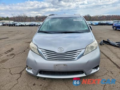 Piąte zdjęcie samochodu w środku: 2015 TOYOTA SIENNA VIN:5TDKK3DC6FS542895 - miniatura