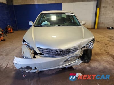Piąte zdjęcie samochodu w środku: 2002 TOYOTA CAMRY SE VIN:JTDBE30K520009616 - miniatura