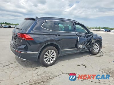 Trzecie zdjęcie samochodu z tyłu: 2018 VOLKSWAGEN TIGUAN SE VIN:3VV2B7AX1JM155146 - miniatura