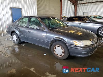 Czwarte zdjęcie samochodu z boku: 2000 TOYOTA CAMRY CE VIN:4T1BG22K7YU965470 - miniatura