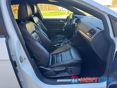 Piąte zdjęcie samochodu w środku: 2016 VOLKSWAGEN GOLF R VIN:WVWUF7AU2GW081911 - miniatura