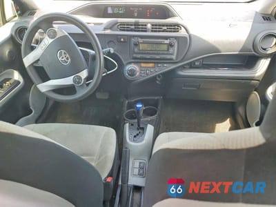 Zdjęcie 8 z 12 samochodu: 2013 TOYOTA PRIUS C VIN:JTDKDTB33D1048744 - miniatura