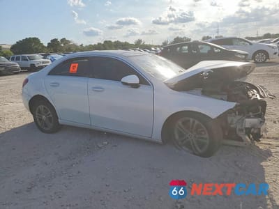 Czwarte zdjęcie samochodu z boku: 2020 MERCEDES-BENZ A 220 VIN:W1K3G4EB2LW045815 - miniatura