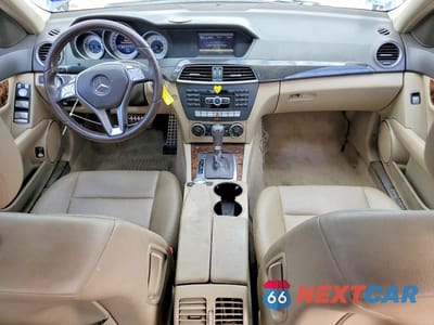 Zdjęcie 8 z 12 samochodu: 2014 MERCEDES-BENZ C 250 VIN:WDDGF4HB4EA961184 - miniatura
