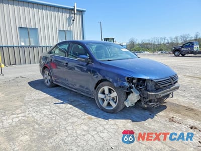 Czwarte zdjęcie samochodu z boku: 2013 VOLKSWAGEN JETTA TDI VIN:3VWLL7AJ9DM394201 - miniatura