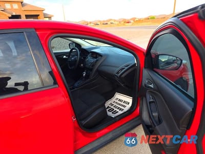 Piąte zdjęcie samochodu w środku: 2016 FORD FOCUS SE VIN:1FADP3K29GL271005 - miniatura