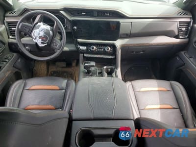 Zdjęcie 8 z 13 samochodu: 2025 GMC SIERRA K1500 AT4 VIN:3GTUUEEL1SG355781 - miniatura