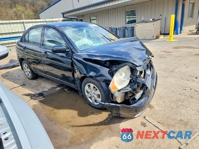 Czwarte zdjęcie samochodu z boku: 2010 HYUNDAI ACCENT GLS VIN:KMHCN4ACXAU407179 - miniatura