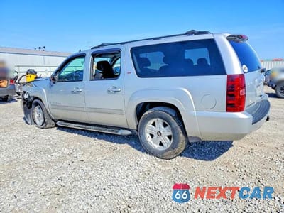 Drugie zdjęcie samochodu z przodu: 2010 CHEVROLET SUBURBAN C1500 LT VIN:1GNUCJE01AR247863 - miniatura