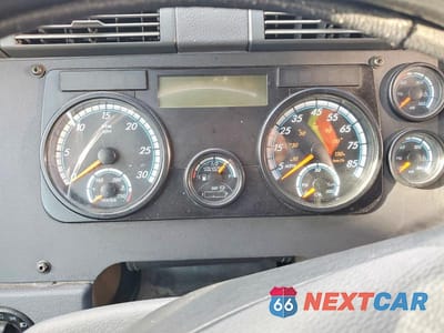 Zdjęcie 8 z 10 samochodu: 2017 FREIGHTLINER CASCADIA 125 SEMI TRUCK VIN:1FUJGLDR3HLHX2511 - miniatura