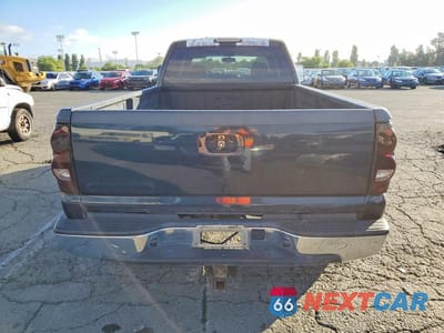 Zdjęcie 6 z 12 samochodu: 2005 CHEVROLET SILVERADO K2500 HEAVY DUTY VIN:1GCHK23245F855813 - miniatura