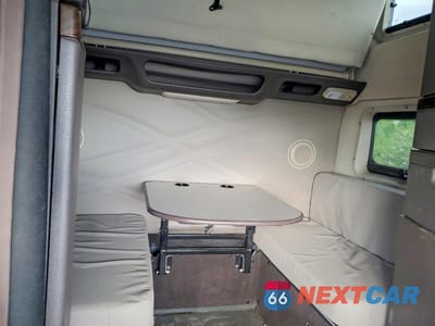 Zdjęcie 6 z 10 samochodu: 2018 VOLVO VN VNL VIN:4V4NC9EHXJN961245 - miniatura
