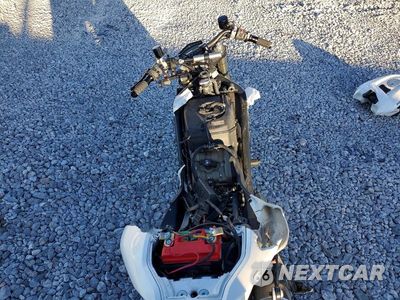 Zdjęcie 6 z 9 samochodu: 2010 DUCATI STREETFIGHTER BASE VIN:ZDM11BEW5AB003268 - miniatura