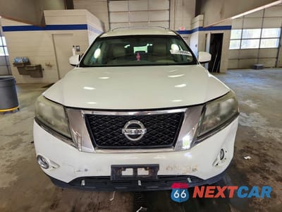 Piąte zdjęcie samochodu w środku: 2013 NISSAN PATHFINDER S VIN:5N1AR2MM9DC622132 - miniatura