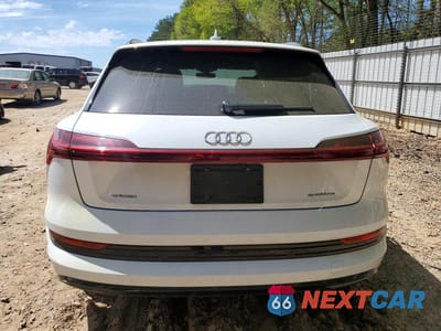 Zdjęcie 6 z 13 samochodu: 2021 AUDI E-TRON PREMIUM VIN:WA1AAAGE8MB008747 - miniatura