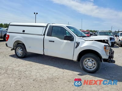 Czwarte zdjęcie samochodu z boku: 2023 FORD F150 VIN:1FTMF1CB8PKE18002 - miniatura