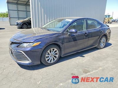 2021 TOYOTA CAMRY LE 4T1C11AK9MU572601 - główne zdjęcie licytacji z USA - miniatura