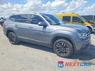Czwarte zdjęcie samochodu z boku: 2018 VOLKSWAGEN ATLAS SE VIN:1V2DR2CAXJC516940 - miniatura