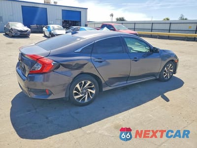 Trzecie zdjęcie samochodu z tyłu: 2018 HONDA CIVIC EX VIN:2HGFC2F78JH528739 - miniatura