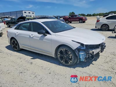 Czwarte zdjęcie samochodu z boku: 2024 KIA K5 GT-LINE VIN:5XXG64J2XRG228006 - miniatura