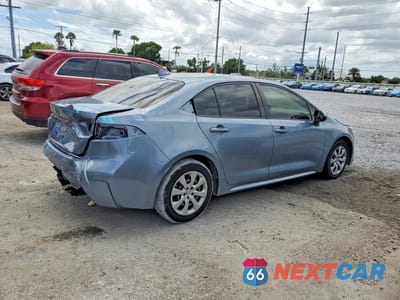 Trzecie zdjęcie samochodu z tyłu: 2021 TOYOTA COROLLA LE VIN:JTDEPMAE2MJ185686 - miniatura