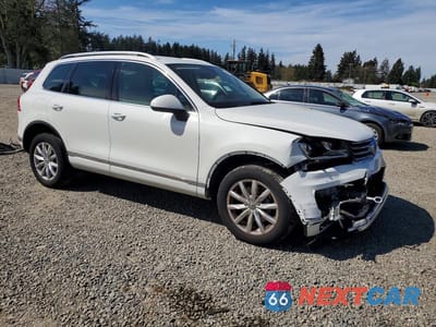 Czwarte zdjęcie samochodu z boku: 2015 VOLKSWAGEN TOUAREG V6 VIN:WVGEF9BP0FD006784 - miniatura