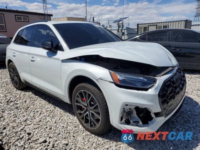 Czwarte zdjęcie samochodu z boku: 2022 AUDI SQ5 PREMIUM PLUS VIN:WA1B4AFYXN2039054 - miniatura