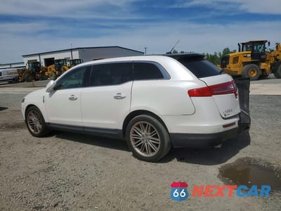 Drugie zdjęcie samochodu z przodu: 2019 LINCOLN MKT VIN:2LMHJ5AT0KBL02458 - miniatura