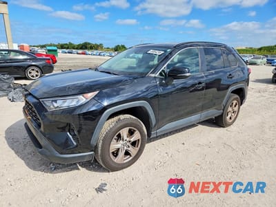 2021 TOYOTA RAV4 XLE 2T3W1RFV8MW137669 - główne zdjęcie licytacji z USA - miniatura