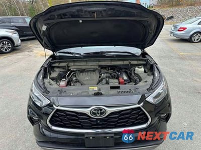 Piąte zdjęcie samochodu w środku: 2023 TOYOTA HIGHLANDER PLATINUM VIN:5TDKDRBHXPS034006 - miniatura