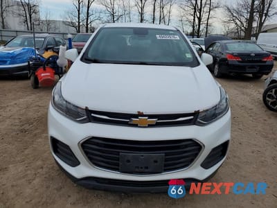 Piąte zdjęcie samochodu w środku: 2019 CHEVROLET TRAX LS VIN:3GNCJKSB8KL402138 - miniatura