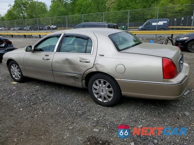 Drugie zdjęcie samochodu z przodu: 2009 LINCOLN TOWN CAR SIGNATURE LIMITED VIN:2LNHM82V59X621596 - miniatura