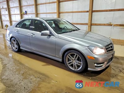 Czwarte zdjęcie samochodu z boku: 2014 MERCEDES-BENZ C 300 4MATIC VIN:WDDGF8AB7EA940962 - miniatura