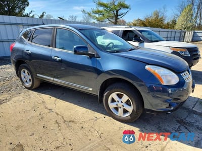 Czwarte zdjęcie samochodu z boku: 2013 NISSAN ROGUE S VIN:JN8AS5MV8DW138121 - miniatura