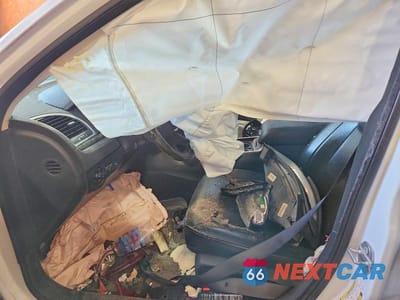 Zdjęcie 7 z 12 samochodu: 2016 CHRYSLER 300C VIN:2C3CCAKG2GH344122 - miniatura