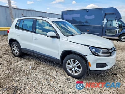 Czwarte zdjęcie samochodu z boku: 2016 VOLKSWAGEN TIGUAN S VIN:WVGAV7AX9GW607205 - miniatura