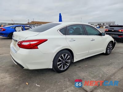 Trzecie zdjęcie samochodu z tyłu: 2017 NISSAN ALTIMA 2.5 SV VIN:1N4AL3AP2HC249196 - miniatura
