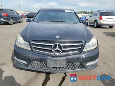 Piąte zdjęcie samochodu w środku: 2014 MERCEDES-BENZ C 250 VIN:WDDGF4HB3EA964125 - miniatura