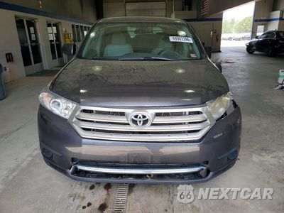 Piąte zdjęcie samochodu w środku: 2013 TOYOTA HIGHLANDER BASE VIN:5TDBK3EHXDS275235 - miniatura
