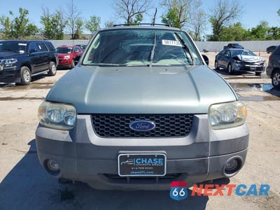 Piąte zdjęcie samochodu w środku: 2005 FORD ESCAPE XLT VIN:1FMCU03195KA84574 - miniatura