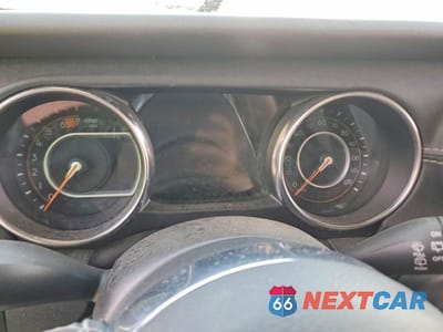 Zdjęcie 9 z 13 samochodu: 2020 JEEP WRANGLER UNLIMITED SAHARA VIN:1C4HJXEN5LW308585 - miniatura