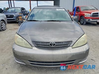 Piąte zdjęcie samochodu w środku: 2002 TOYOTA CAMRY LE VIN:4T1BE32K22U525188 - miniatura