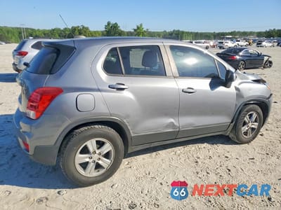 Trzecie zdjęcie samochodu z tyłu: 2020 CHEVROLET TRAX LS VIN:3GNCJKSB1LL303128 - miniatura
