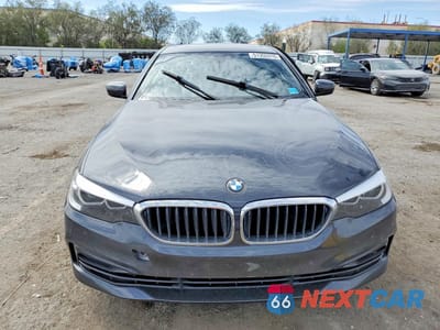 Piąte zdjęcie samochodu w środku: 2019 BMW 530E VIN:WBAJA9C59KB392932 - miniatura
