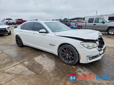 Czwarte zdjęcie samochodu z boku: 2013 BMW 5 SERIES 550I RWD VIN:WBAYE8C57DDE22260 - miniatura