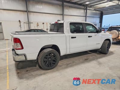 Trzecie zdjęcie samochodu z tyłu: 2022 RAM 1500 BIG HORN VIN:1C6SRFFT9NN179093 - miniatura